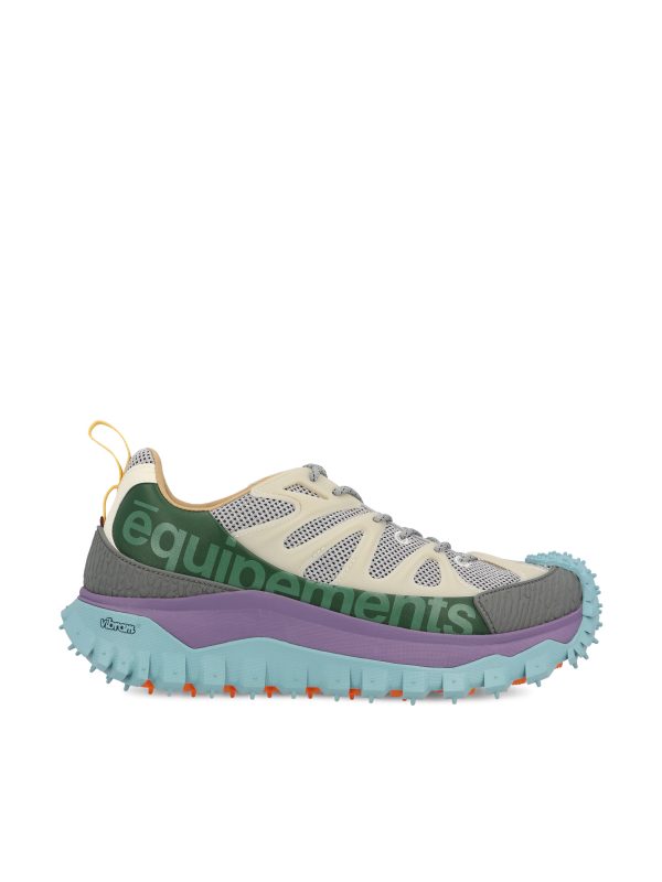 Sneakers realizzate in poliammide.