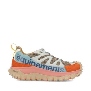 Sneakers realizzate in poliammide.