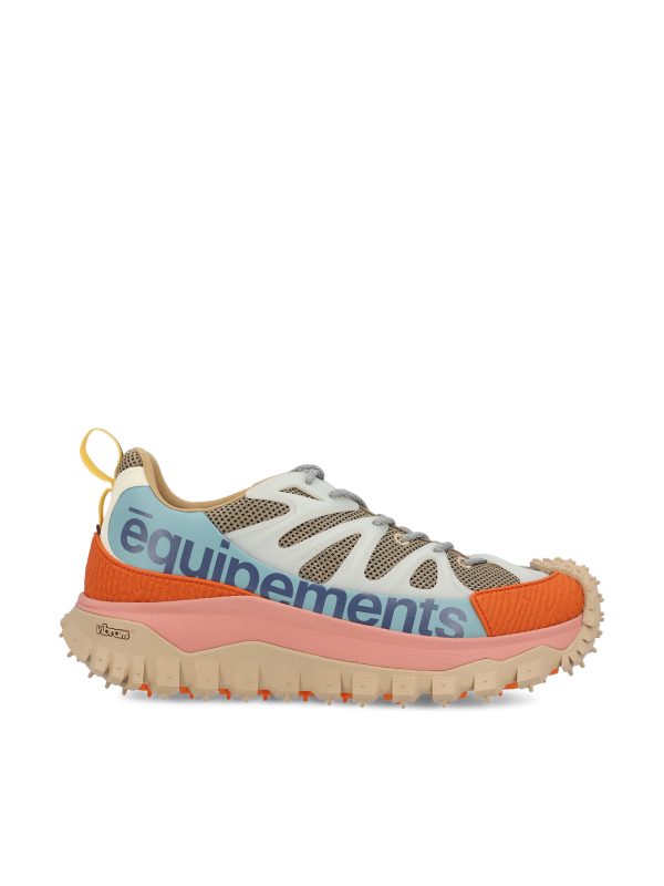 Sneakers realizzate in poliammide.
