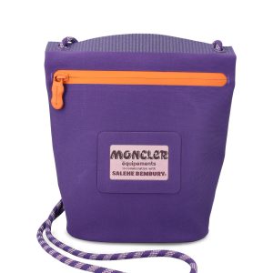 Pochette Amoeba by Salehe Bembury in tessuto elasticizzato idrorepellente.