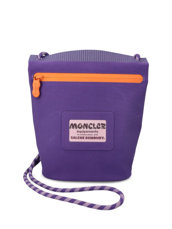 Pochette Amoeba by Salehe Bembury in tessuto elasticizzato idrorepellente.