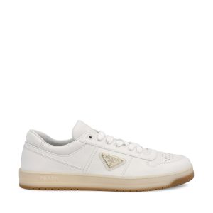 Sneakers realizzate in pelle di agnello.