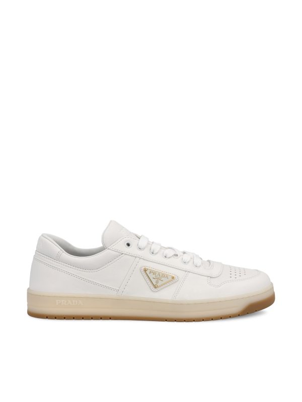 Sneakers realizzate in pelle di agnello.