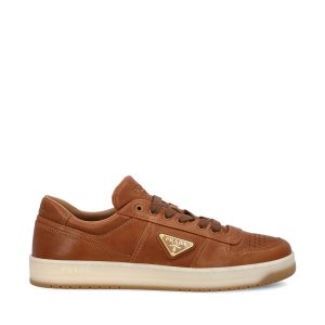 Sneakers realizzate in pelle