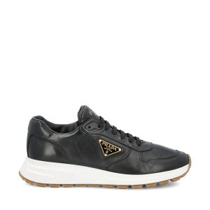 Sneakers realizzate in pelle di agnello