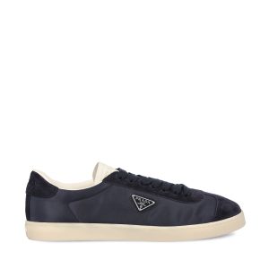 Sneakers realizzate in pelle