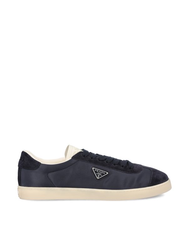 Sneakers realizzate in pelle