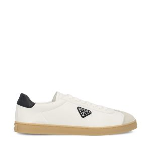 Sneakers realizzate in pelle