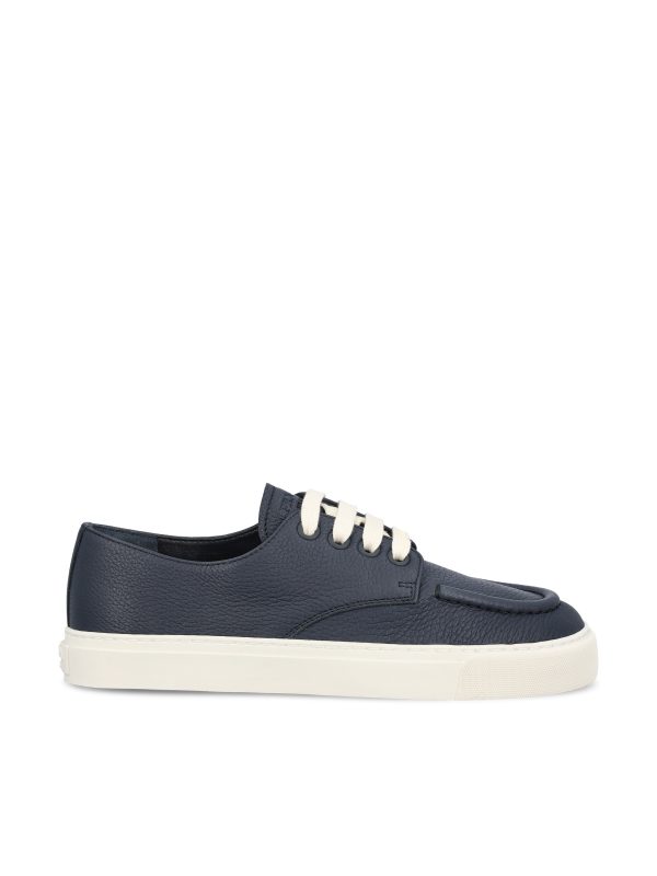 Sneakers realizzate in pelle