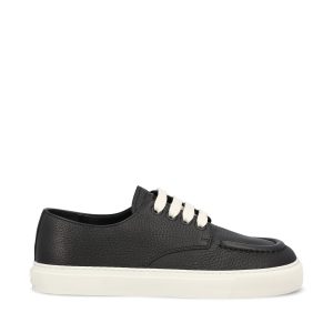 Sneakers realizzate in pelle