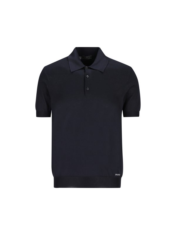Polo realizzata in seta riciclata.