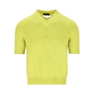 Polo realizzata in lana vergine.
