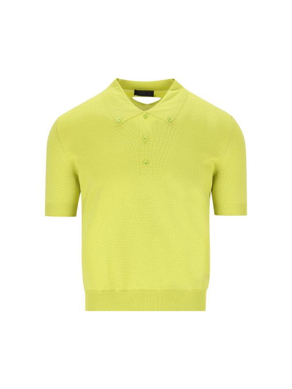 Polo realizzata in lana vergine.