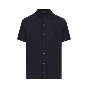 Polo realizzata in lana vergine.