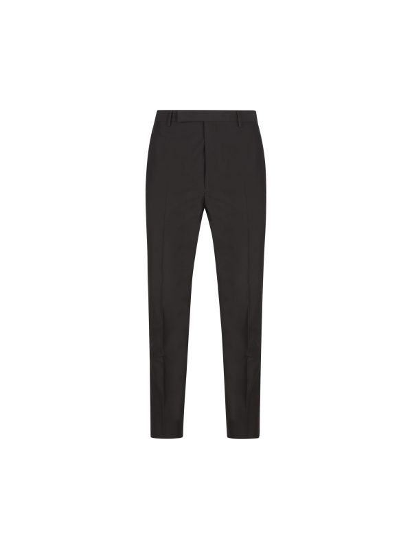 Pantaloni realizzati in misto cotone.
