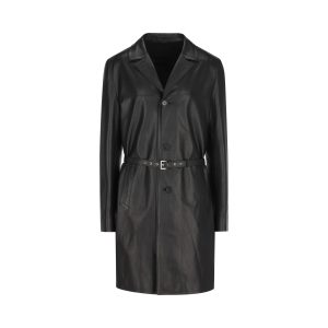 Cappotto realizzato in pelle di agnello.