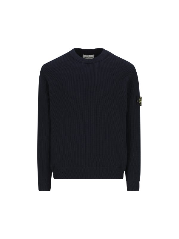Maglione girocollo a costine e motivo a impunture.
