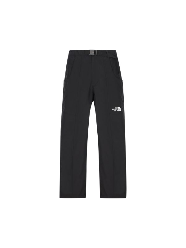 Pantaloni realizzati in misto cotone.