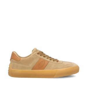 Sneakers realizzate in pelle scamosciata.