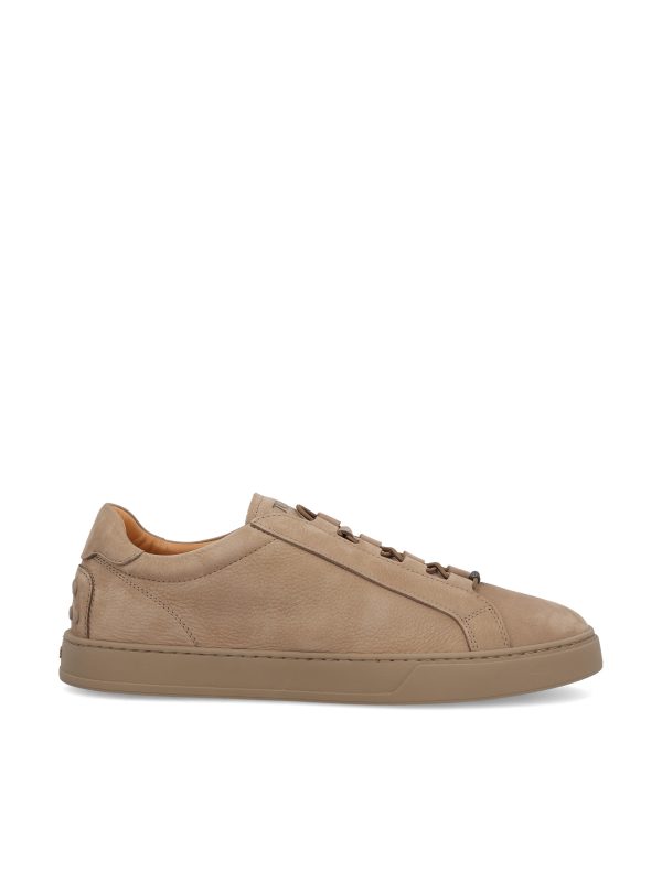 Sneakers realizzate in nabuk di vitello.