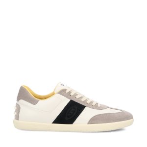 Sneakers realizzate in pelle di vitello.