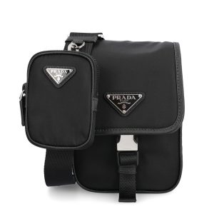 Borsa realizzata in poliammide riciclata.